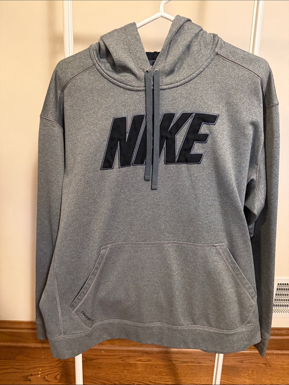 Nike therma-fit Gray Pullover Hoodie with Black Logo - size XL